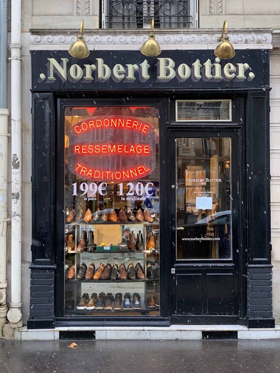 Votre cordonnier expert en souliers Louboutin Norbert Bottier